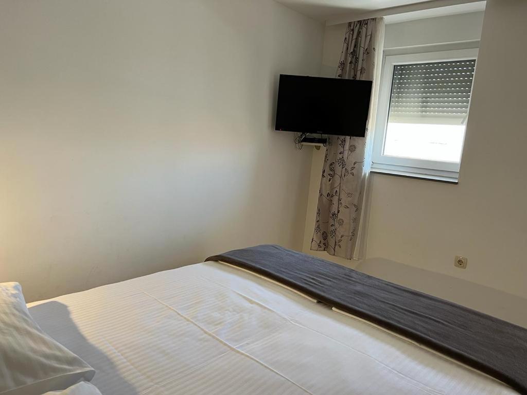 Holiday Baska Voda Ngoại thất bức ảnh